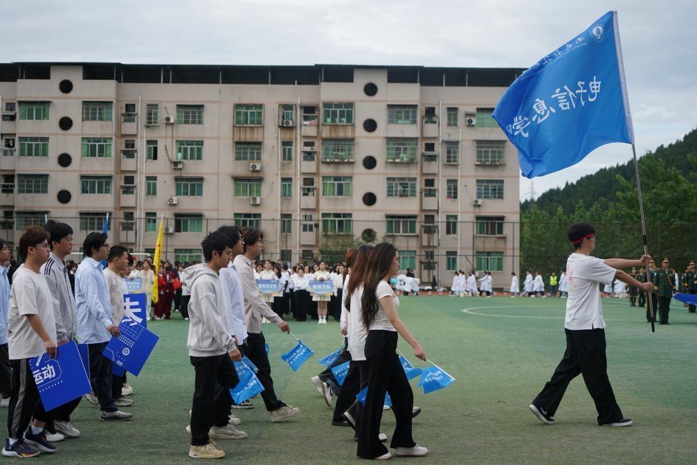 ce1d5a48d263bf9146cfa021ff05fcf5.jpg